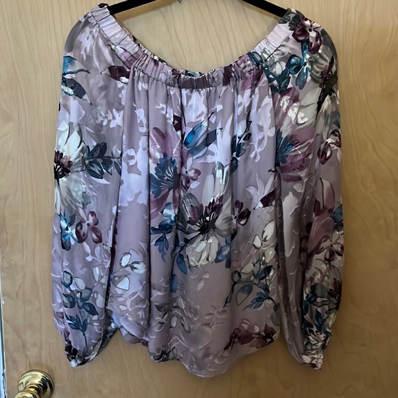 White House Black Market Tops - NWOT Off the shoulder floral top